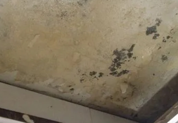 吉隆阳台漏水维修公司分享下吉隆卫生间渗水维修需要注意哪些问题。